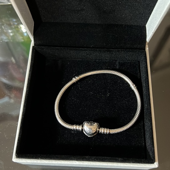 Pandora Moments Sparkling Heart Clasp Snake Chain Bracelet - Picture 10 of 13
